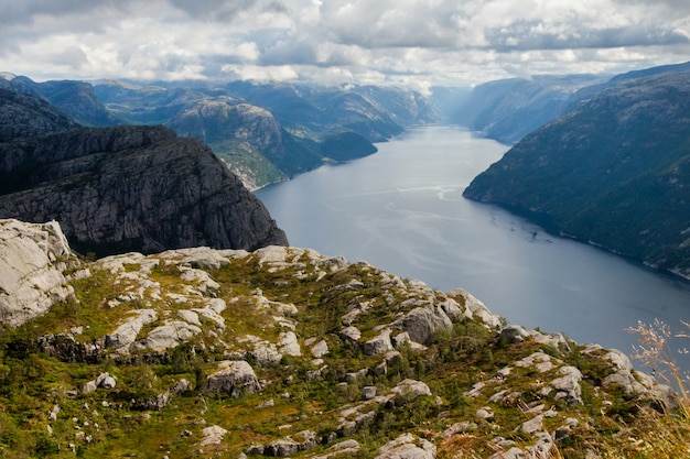 ノルウェーの美しい自然の風景。ヨーロッパの素晴らしい野生の自然。