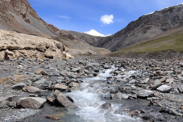 Qilian Mountain Scenic Area Mount Zhuoer의 아름다운 자연 경관은 중국 칭하이(Qinghai), 하이베이(Haibei), 치롄(Qilian)에 있는 유명한 풍경입니다.