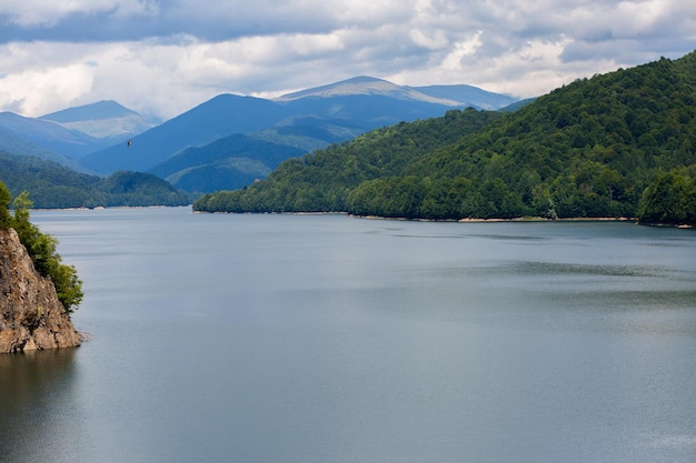 Bella natura montagne con oceano laghi in montagna natura in montagna natura selvaggia