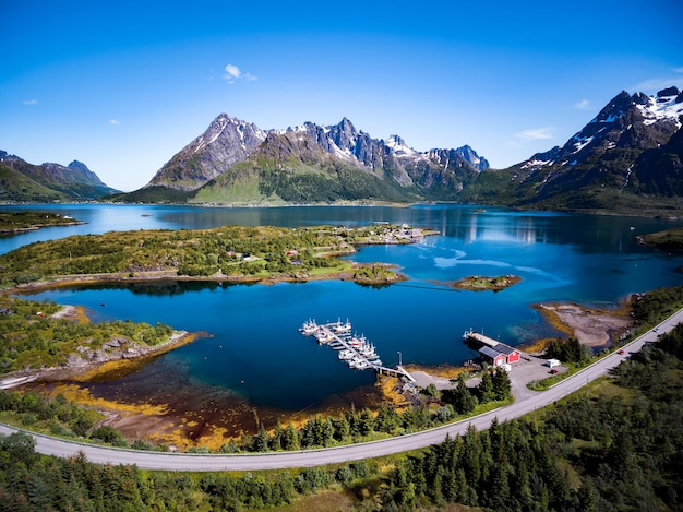 美しい自然ノルウェーの自然の風景の航空写真。