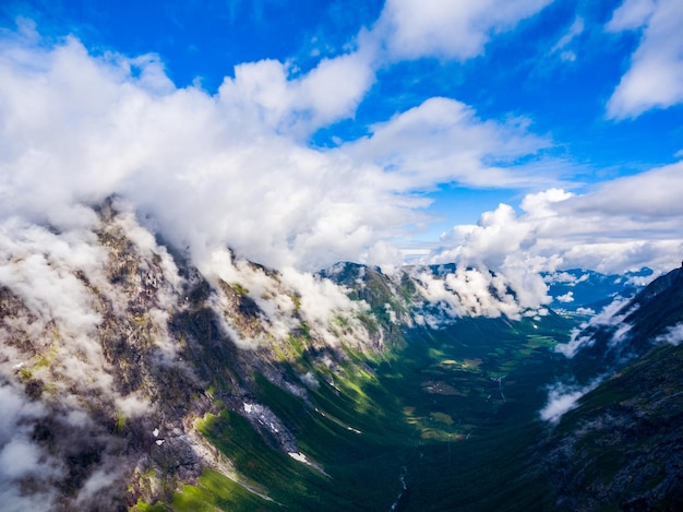 美しい自然ノルウェーの自然の風景の航空写真。