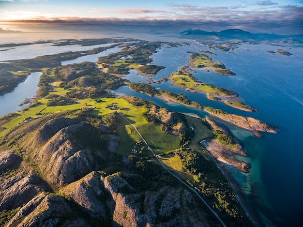 美しい自然ノルウェーの自然の風景の航空写真。