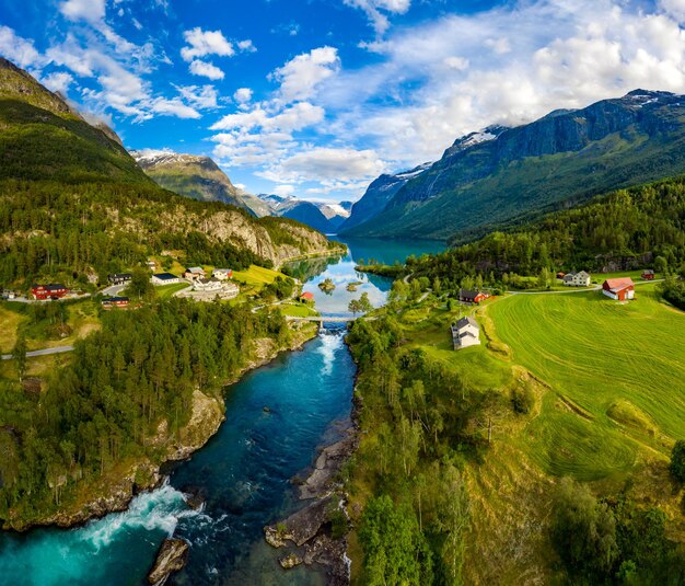 美しい自然ノルウェーの自然の風景。 lovatnet湖Lodal渓谷。