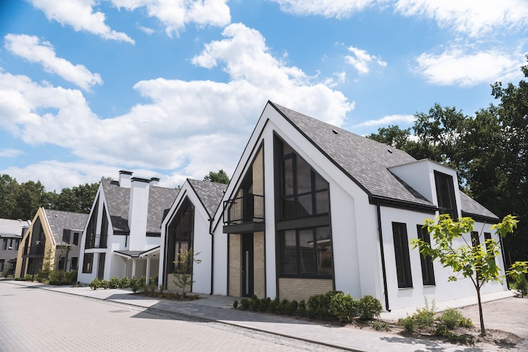 Photo beautiful new houses standing in a row in the residential area