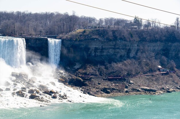 봄 에 캐나다 쪽 에서 볼 수 있는 아름다운 나이아가라 폭포 Horseshoe Falls