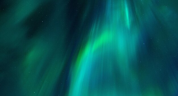 写真 美しい夜空 鮮やかな緑色の北極光や 北極光で満たされた