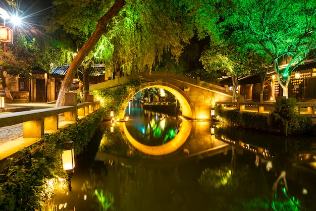 Photo beautiful night view of zhouzhuang, an ancient town in jiangsu province