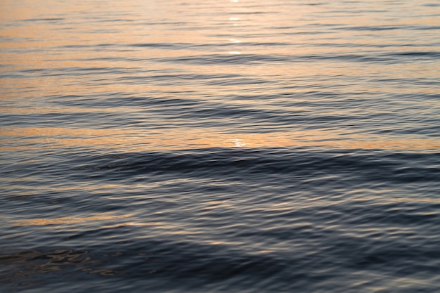 Foto bellissimo paesaggio di onde dell'oceano