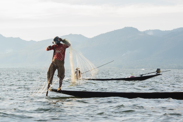 ミャンマーのインレー湖の美しいパノラマビュー