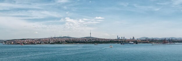 Bella vista panoramica di istanbul in una giornata limpida.