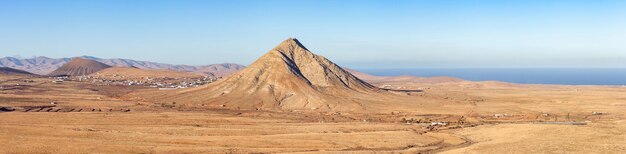 Fuerteventura 북쪽 Tindaya 산의 아름다운 전경