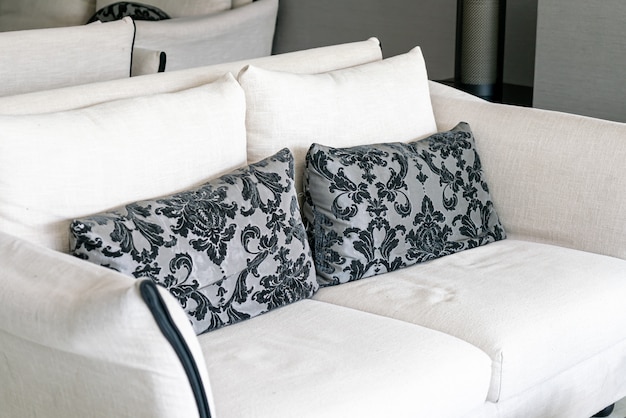 Photo beautiful pillows on sofa