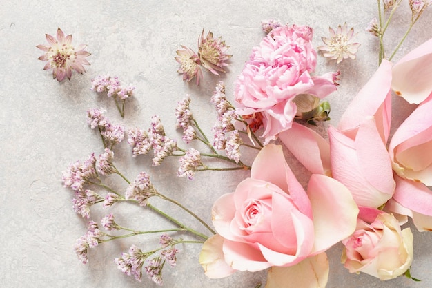 Foto bellissimi fiori di rosa sullo sfondo