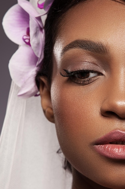 Photo beautiful portrait of a young girl makeup and hairstyle of the bride