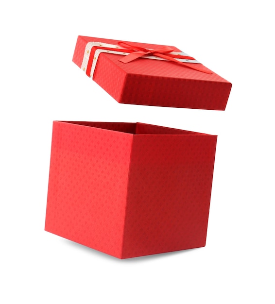 Фото Красивая красная подарочная коробка с крышкой на белом фоне