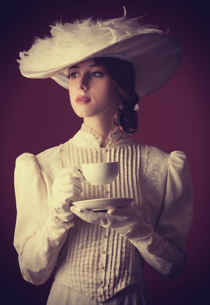 Photo beautiful redhead women with cup of tea