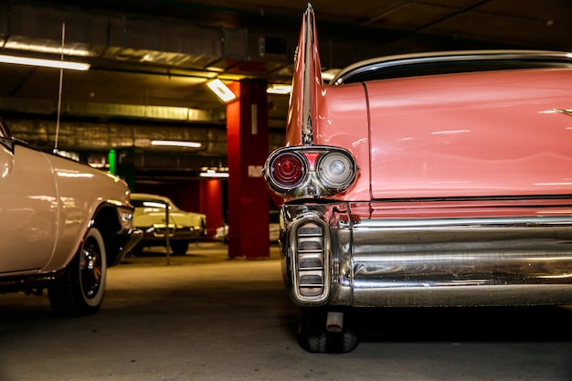 Photo beautiful retro car of pink color.