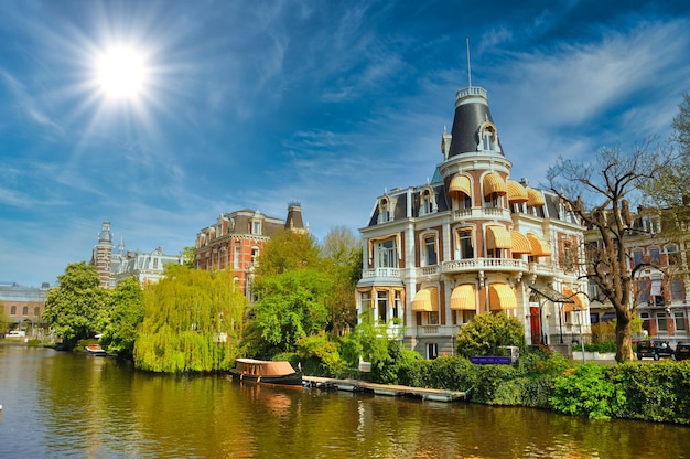 Photo beautiful river with boats in amsterdam holland netherlands