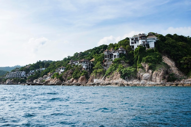 Foto bella roccia rocciosa all'isola di koh tao nel sud della tailandia