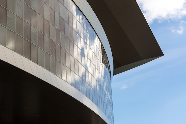 Photo beautiful roof with windows of a large building