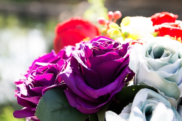 Bella rosa di fiori artificiali, fiori artificiali di rosa pastello