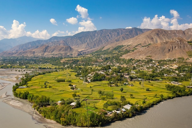 Karakoram Highway Gilgit Baltistan Pakistan을 따라 있는 Hunza Valley의 아름다운 풍경