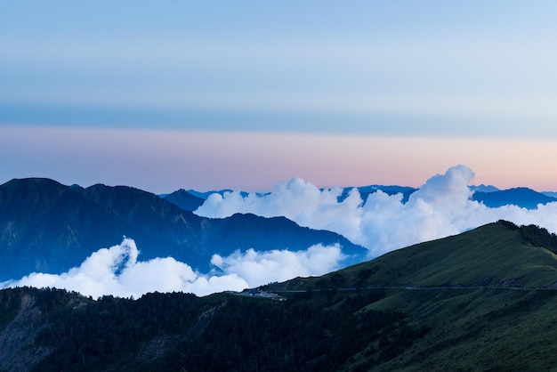 Photo beautiful scenery over the mountain in taiwan