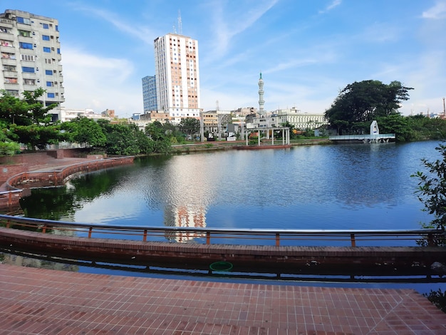 Photo beautiful scenery of a river under the sky