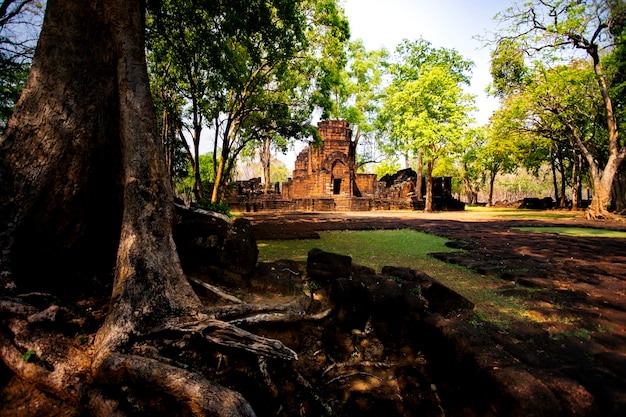 Photo beautiful scenic of prasat muangsing kanchanaburi thailand