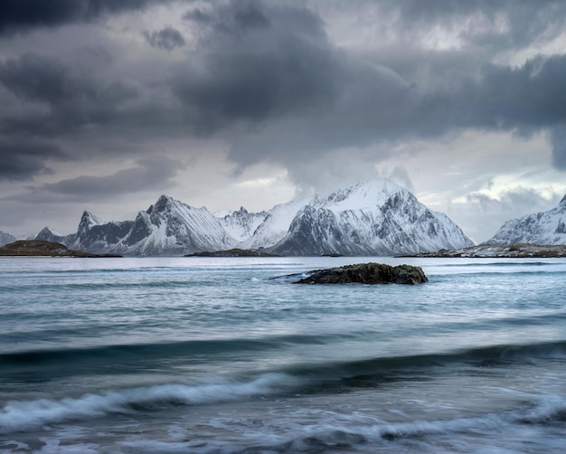 ノルウェーの冬のロフォテン諸島の美しい景色