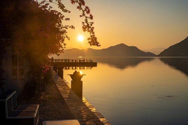 Photo beautiful sea coast and adaian restaurant near cleopatra bath bay gocek fethie turkey in the morning