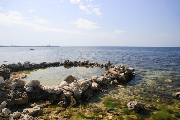 Bellissimo paesaggio marino costo roccioso occidentale della crimea europa ucraina