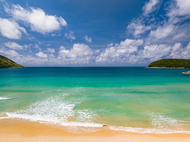 夏のタイのプーケット島の美しい海の景色 素晴らしい海と海の背景