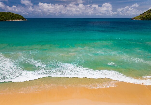 プーケット島の美しい海景観 タイの夏の季節 驚くべき海と海の背景