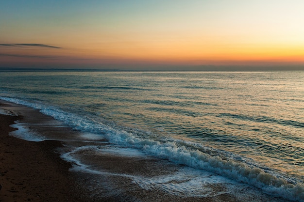 Splendida vista sul mare durante il tramonto