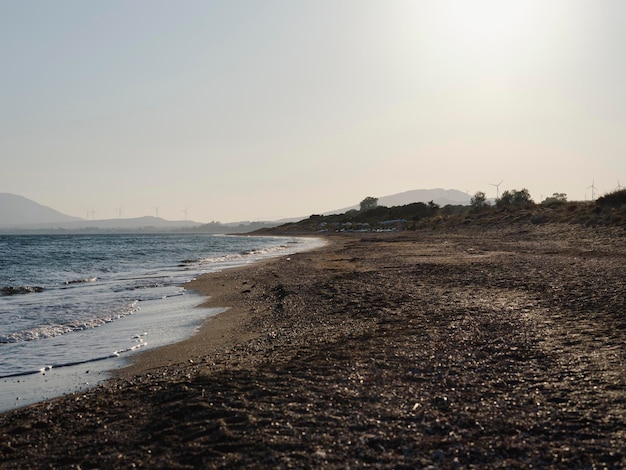 Belle onde del mare sulla spiaggia