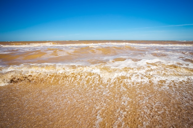 Красивый морской пейзаж. Битая вода. Неспокойное море.