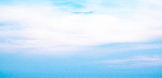 美しい海の海の地平線と青い空の自然な写真の背景私は