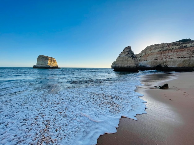 Photo beautiful seascape with beach cliffs and ocean ferragudo portugal