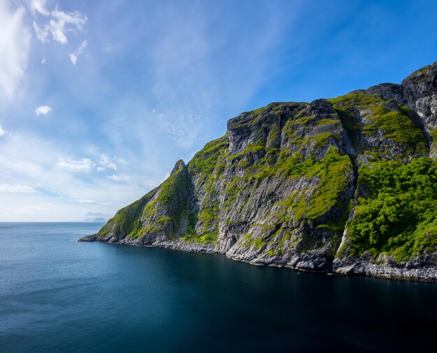 Photo beautiful seascape with cliffs and sea in norway scandinavia