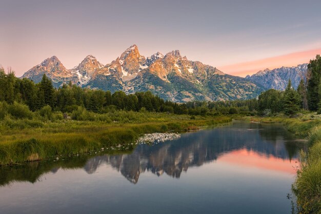 Photo beautiful shot of a sunset sky over grand teton national park, jackson, wy