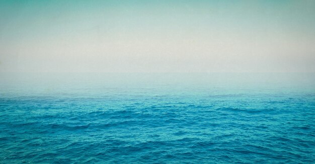 아름다운 하늘과 푸른 바다