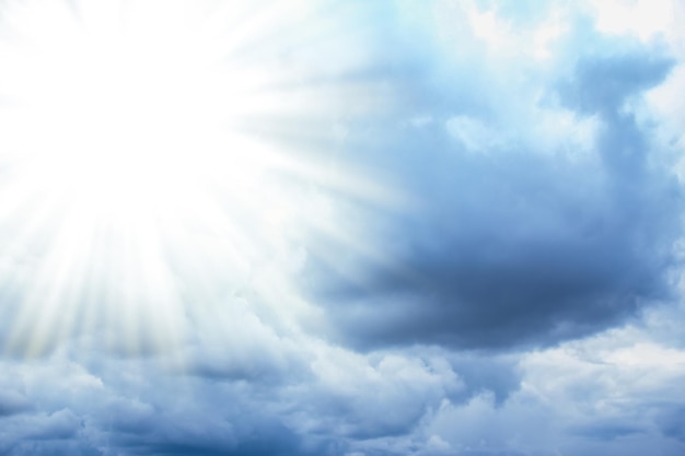 きれいな空気の雰囲気の中で自然の美しい空雲