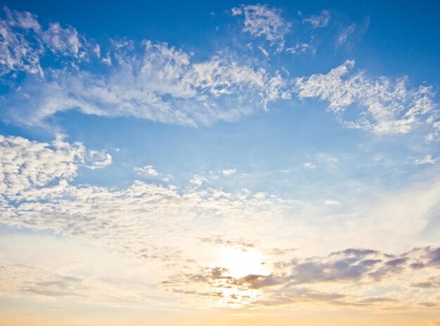 美しい空と雲夏の良い天気