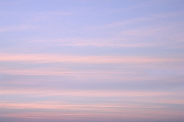 美しい空、劇的な夕日と日の出。