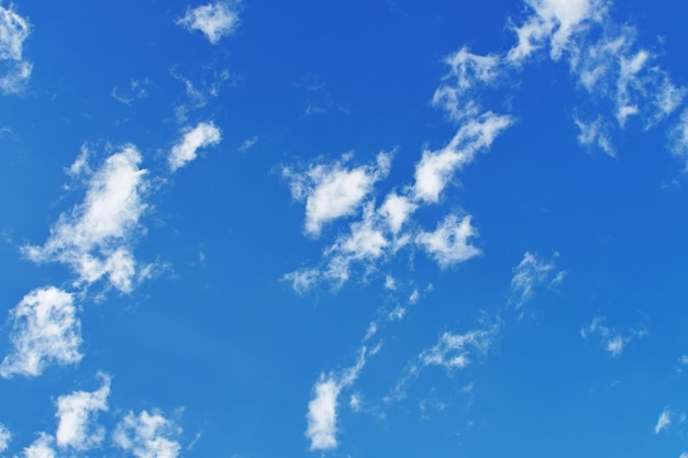 雲の背景の美しい空