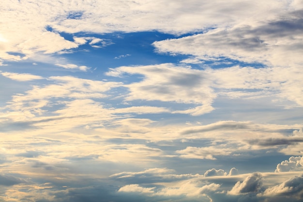 雲のある美しい空、雲のある空