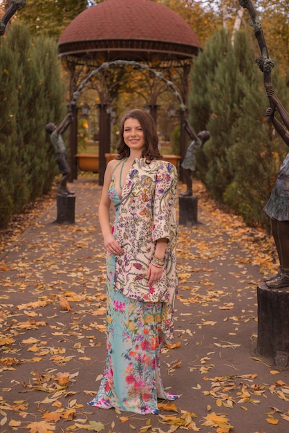 beautiful slender young woman in the park in autumn