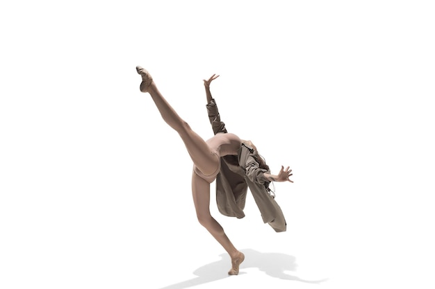Bella giovane donna snella in stile moderno jazz ballerino di balletto contemporaneo