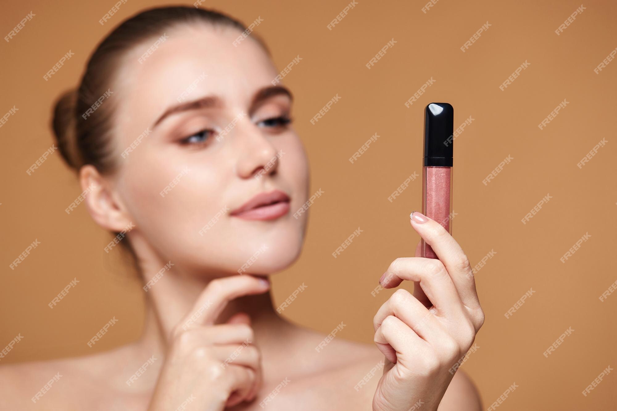 Premium Photo Beautiful smiling woman look away at nude lip gloss
